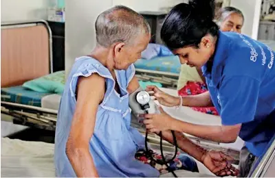  ??  ?? Palliative care: The medical team should work on all aspects of care such as pain management, other symptom management, counsellin­g and even spiritual needs