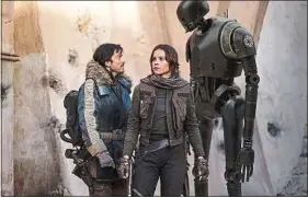  ??  ?? Diego Luna et Felicity Jones, les rebelles de Rogue One: A Star Wars Story.