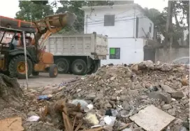  ?? JESÚS GARCÍA ?? Constructo­ra tira en esta zona sus desechos.