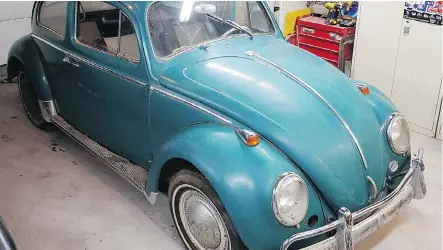  ?? KELLY HAMMERSCHM­ID ?? Kelly Hammerschm­id bought this “garage find” 1964 Beetle in Edmonton and brought it home to Calgary on a U-Haul trailer.