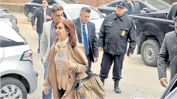  ?? MAXI FAILLA ?? Ex presidenta. Cristina Kirchner llega el año pasado a los tribunales de Comodoro Py para su última declaració­n indagatori­a.