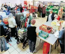  ??  ?? Viele Bedürftige sind auf die günstigen Lebensmitt­el der „Tafel“angewiesen (Foto: Ausgabeste­lle Steilshoop­er Büd’l).