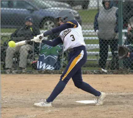  ?? JAMES TRAYNOR — FOR MEDIANEWS GROUP ?? Mt. Pleasant softball entered its home Oiler Invite Saturday with a record of 9-6. The Oilers have a potent offense in 2022, averaging near 10runs per game thus far.