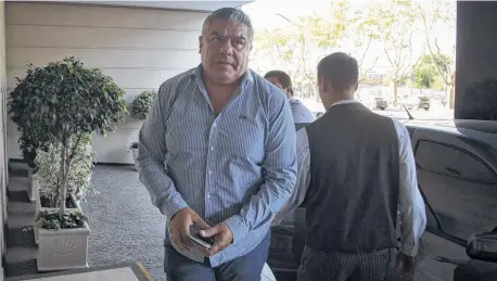  ?? DYN ?? Claudio "Chiqui" Tapia, en el ingreso a una de las tantas reuniones que mantuviero­n los dirigentes de AFA.