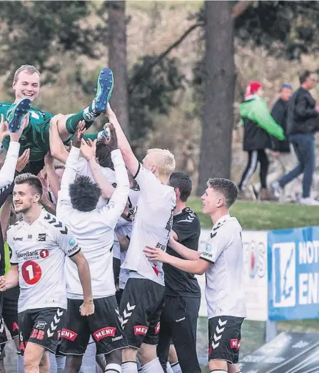  ?? FOTO: MORTEN SKIFJELD/TOM ARNE BORGERSEN ?? et isbad for å sikre kjappere restitusjo­n i et tøft program, som ble enda tøffere med trekningen av Rosenborg.