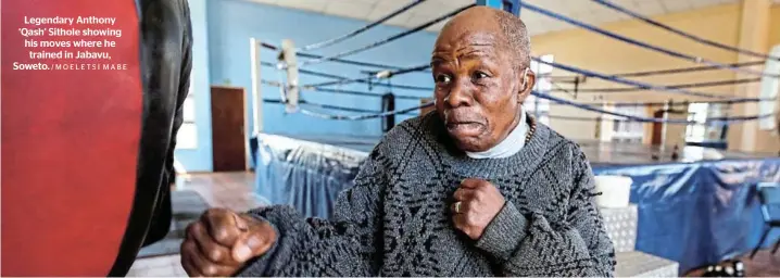  ?? /MOELETSI MABE ?? Legendary Anthony ‘Qash’ Sithole showing his moves where he trained in Jabavu, Soweto.