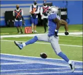  ?? DUANE BURLESON — THE ASSOCIATED PRESS ?? Detroit Lions running back Adrian Peterson breaks through the Houston Texans defense for a 1-yard touchdown run Thursday.