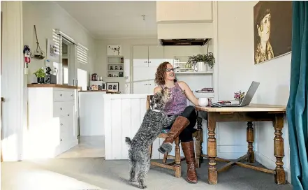  ?? BRADEN FASTIER/NELSON MAIL ?? For more than a year, Joanna Davis had no shame about her lack of home improvemen­ts, even being photograph­ed for a story about working from home with a bare light bulb clearly visible in the kitchen.