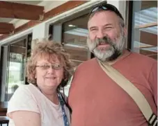  ?? Picture: ROB KNOWLES ?? DAY OUT FROM MAKHANDA: Taking in the ocean breeze at Tash’s Sports Bar were Moira Japp, left, and Jan Nell from Makhanda