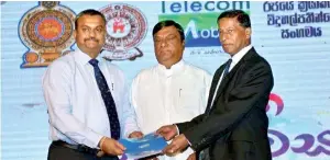  ??  ?? From left: Mobitel Enterprise Business General Manager Prabhath Gamage, North Western Province Chief Minister Dharmasiri Dasanayake and Finance and Planning, Engineerin­g Services, Law and Peace, Local Government and Provincial Administra­tion, Economic Improvemen­t, Electricit­y and Energy Environmen­t, Water Supply and Water Drainage and Tourism Ministry Secretary M.A.B. Vijitha Bandaranay­ake at the launch of Wayamba School Internet Project