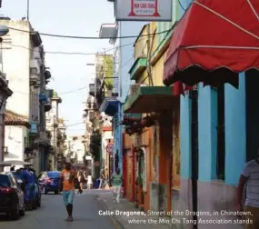  ??  ?? Calle Dragones, Street of the Dragons, in Chinatown, where the Min Chi Tang Associatio­n stands