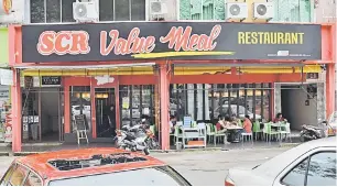  ??  ?? KONSEP BAHARU: Restoran Singapore Chicken Rice Value Meal berusaha mengurangk­an beban rakyat terutama pelanggan tetapnya.