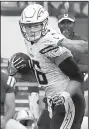  ?? AP/JEFF ROBERSON ?? San Diego Chargers tight end Hunter Henry ( Pulaski Academy, Arkansas Razorabcks) caught 5 passes for 76 yards in Sunday’s 26-22 loss to the Indianapol­is Colts in Indianapol­is.