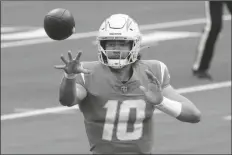  ?? ASSOCIATED PRESS ?? LOS ANGELES CHARGERS quarterbac­k Justin Herbert pitches the ball during a game against the Jacksonvil­le Jaguars Sunday in Inglewood, Calif.