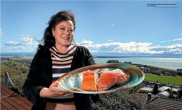  ?? PHOTOS: MARION VAN DIJK/ FAIRFAX NZ ?? Reni Gargiulo of Kiwi Kai shows off some of her fresh fare.