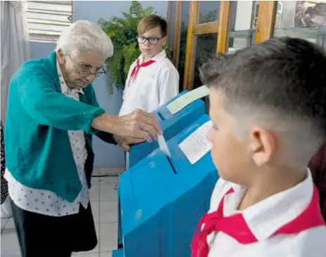  ?? |AP ?? Una urna de votación del domingo pasado. Fueron ocho millones de cubanos los que acudieron a votar para ratificar a los 605 candidatos a diputados.