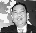  ??  ?? GLOBAL FILIPINO CEO: First Metro Investment Corp. president Roberto Juanchito Dispo was declared the Global Filipino Executive of the Year at the 5th Asia CEO Awards. FMIC is the investment banking arm of the Metrobank Group.