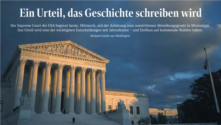  ?? ?? Die Richterinn­en und Richter am Supreme Court in Washington entscheide­n in einem aufsehener­regenden Fall, der das Recht auf Abtreibung mit einem Schlag zu Fall bringen könnte.