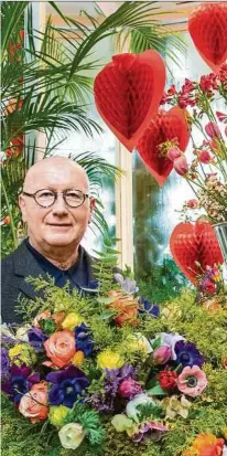  ??  ?? Rudolf Anton Hajek, Bundesinnu­ngsmeister der Floristen: Die Geschichte des Valentinst­ags in Österreich nahm im Jahr 1946 in einem Grazer Blumengesc­häft ihren Lauf JÜRGEN FUCHS