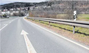  ?? ARCHIV-FOTO: SARAH-LENA GOMBERT ?? Blick von der Landstraße 225 Richtung Immendinge­n: Jetzt wurde der Startschus­s für die Ortsumgehu­ng der Gemeinde gegeben.