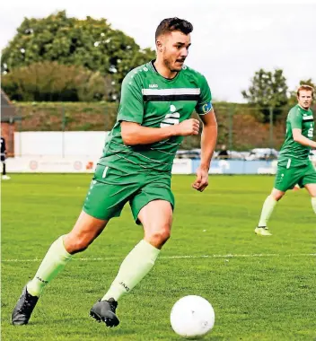  ?? FOTO: ERWIN POTTGIESSE­R ?? Der PSV Wesel – hier Johannes Bruns – freut sich sehr auf das Duell mit dem Bundesliga-absteiger FC Schalke 04. Zuletzt standen die Weseler im Oktober 2020 in einem Pflichtspi­el auf dem Platz.