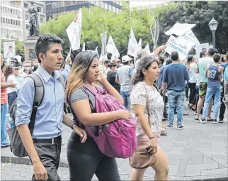  ?? FREDDY RODRÍGUEZ / EXPRESO ?? Votantes. Los jóvenes entre 16 y 18 años de edad tienen voto facultativ­o, es decir, que pueden o no sufragar.