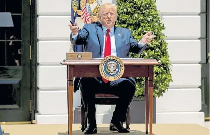  ?? AP ?? Anuncio. Donald Trump, ayer, en el curso de una ceremonia en los jardines del sur de la Casa Blanca.