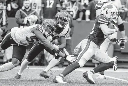  ?? Photos by Brett Coomer / Staff photograph­er ?? Bills tight end Dawson Knox, right, gave Jonathan Greenard (52) and the Texans’ defense fits, catching a pair of TD passes Sunday.