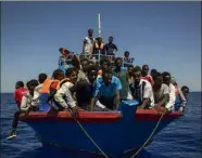  ?? (Photo AFP) ?? SOS Méditerran­ée assure avoir secouru plus de   personnes depuis février , d’abord avec l’« Aquarius » – ci-dessus en  –, puis l’« Ocean Viking ».