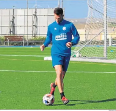  ?? XEREZ DFC ?? Máyor, en el entrenamie­nto de ayer el Picadueñas trabajando en solitario pero con balón.