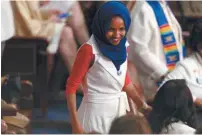  ?? ANDREW HARNIK ASSOCIATED PRESS ?? La représenta­nte du Minnesota Ilhan Omar avait agencé mardi son hidjab à son costume blanc pour le discours de Donald Trump.