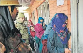  ??  ?? ■ Kashmiri women queue up outside a polling station to cast their vote in the first phase of panchayat polls at Hayatpora in Baramulla on Saturday. WASEEM ANDRABI/HT