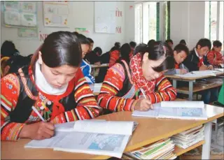  ??  ??   Giờ lên lớp của học sinh trường phổ thông dân tộc nội trú thị trấn Mường Tè.