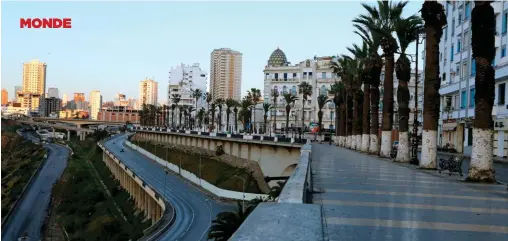  ??  ?? Néant. Oran au petit matin, le 5 avril. L’Algérie a instauré un couvre-feu de 15 heures à 7 heures dans plusieurs grandes villes. « Un souvenir frais de la guerre civile des années 1990, écrit Kamel Daoud. Ici, l’interdicti­on de sortie n’est pas une nouveauté. »