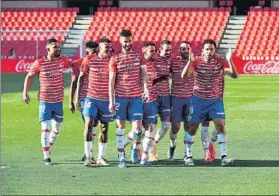  ?? FOTO: EFE ?? Los jugadores del Granada celebran el gol
Buen triunfo de los de Diego Martínez