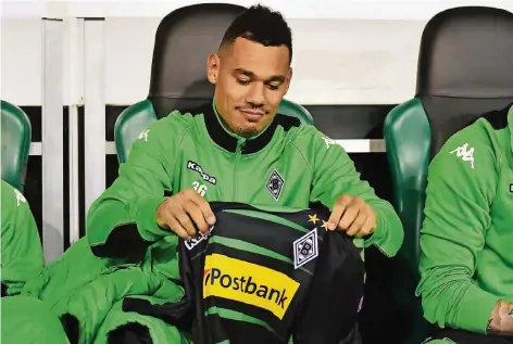  ?? FOTO: IMAGO ?? Timothée Kolodziejc­zak ist in acht Monaten nie richtig warm geworden mit dem Borussia-Trikot.