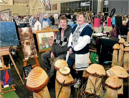  ?? KAVINDA HERATH/STUFF 634536374 ?? Muscogen Woods stall owners Steve and Rachel Williams won second prize for best presented stall at the market during the weekend.