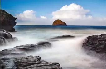  ??  ?? For this creative image of Trebarwith Strand I used a neutral density
filter to allow me to increase my exposure time to 15 seconds. I also needed a tripod