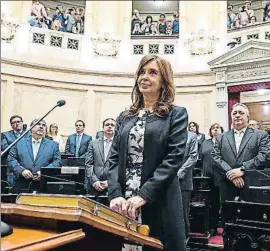  ?? GABRIEL CANO / AFP ?? Fernández tomando posesión de su escaño de senadora el mes pasado