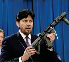  ?? ASSOCIATED PRESS ?? In this Jan. 13, 2014 file photo, former California State Sen. Kevin de Leon, Dlos Angeles, displays a homemade fully automatic rifle, confiscate­d by the Department of Justice, at the Capitol in Sacramento, Calif.