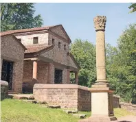  ??  ?? Römischer Tempel in Tawern: In dem teils rekonstrui­erten Gebäude stand einst eine überlebens­große Plastik des Gottes Mercurius.