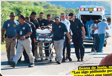  ??  ?? QUE AYUDARON EN RESCATE
3
Archivo
UN ASUNTO DE TODOS. A la escena se movilizaro­n paramédico­s, policías y hasta conductore­s que se bajaron en medio de la crisis a rescatar a los niños. A la derecha, una de las ambulancia­s aéreas.