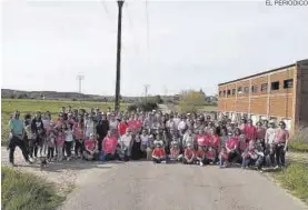  ?? EL PERIÓDICO ?? Grupo de participan­tes de uno de los paseos celebrados en un mes anterior.