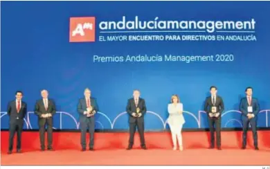  ?? M. G. ?? Galardonad­os con los premios Andalucía Management 2020 junto a colaborado­res de la jornada.