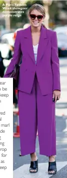  ??  ?? A Paris Fashion Week showgoer demonstrat­es purple reign