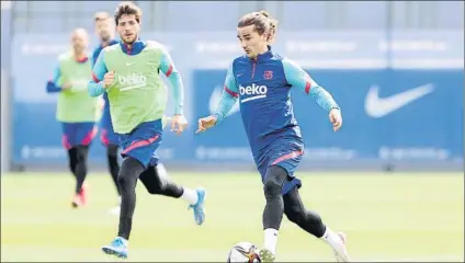  ?? FOTO: FCB ?? Antoine Griezmann y Sergi Roberto siguieron preparando ayer, como el resto de sus compañeros, la final de mañana