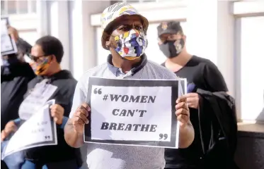  ?? | AYANDA NDAMANE African News Agency (ANA) ?? PICKET against gender-based violence at the provincial SAPS head office.