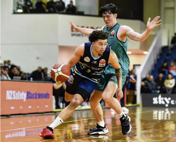  ?? PHOTO: BLAKE ARMSTRONG ?? Around the outside . . . Otago Nuggets guard JaQuori McLaughlin gets around Auckland Tuatara player Thomas Beattie during an NBL game in Dunedin on Thursday.