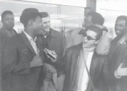  ?? AMERICAN SOUL MUSIC
STAX MUSEUM OF ?? Musicians Eddie Floyd, from left, Sam Moore, Steve Cropper, Otis Redding, Wayne Jackson and Arthur Conley are seen at an airport during their tour of Europe in 1967.