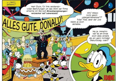  ??  ?? Niemand konnte einst ahnen, dass der quakende Quälgeist aus dem Film von 1934 eine derartige Karriere machen würde. Und was Donald Duck nicht alles war! Ehrenklein­stmengenve­rpacker wie in dieser Szene aus dem Jubiläumsb­and, Schulpoliz­ist, freiberufl­icher Sündenbock und vieles mehr.